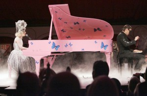 damien-hirst-piano